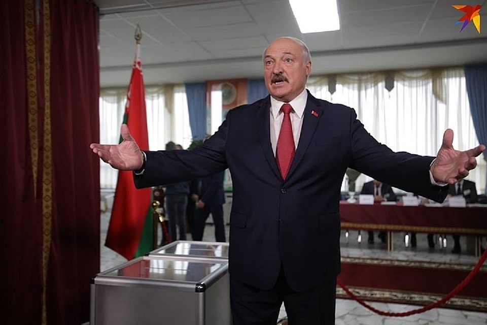 Александр Лукашенко наградил депутатов Палаты представителей и членов Совета Республики шестого созыва