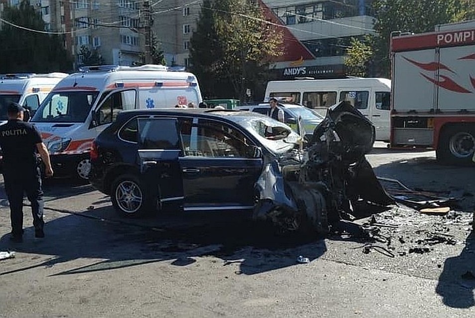 Всех потрясла страшная авария в Кишиневе, когда люксовый автомобиль врезался в троллейбус.