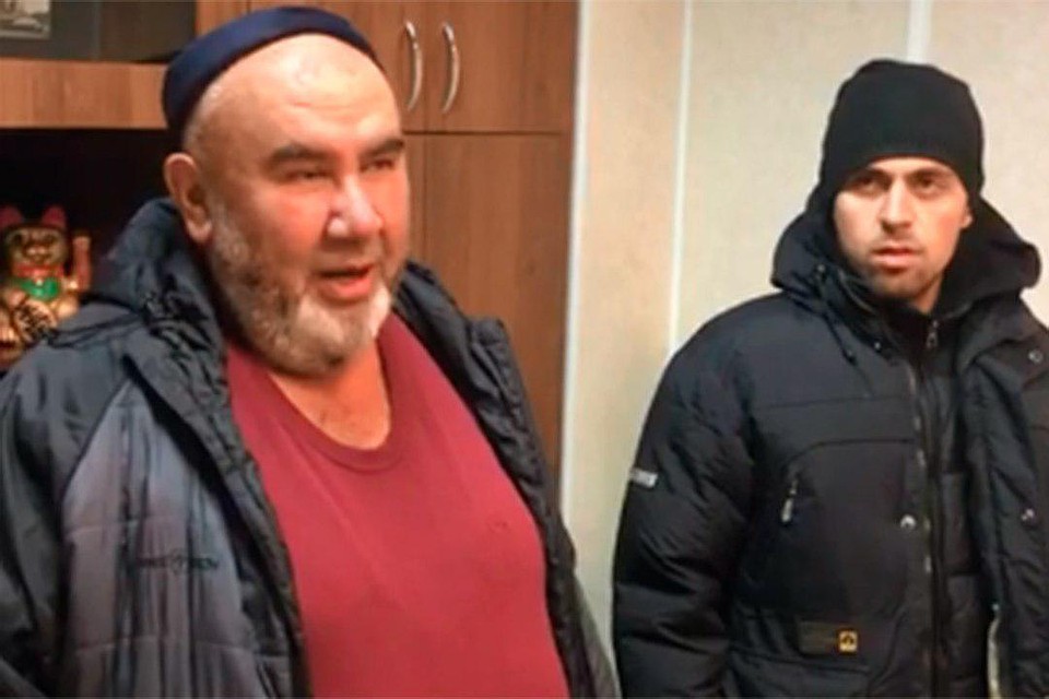 Владельца торговой точки, где нахамили петербурженке, заставили извиниться на камеру. Фото: vk.com/kapitanovspb