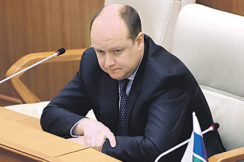 Депутат Заксобрания Свердловской области Геннадий Ушаков во время заседания. Фото: пресс-служба заксобрания Свердловской области