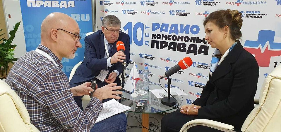 Член Совета Федерации, глава комитета по социальной политике Валерий Рязанский и начальник Центральной дирекции здравоохранения филиала ОАО РЖД Елена Жидкова в «Открытой студии» Радио «Комсомольская правда».