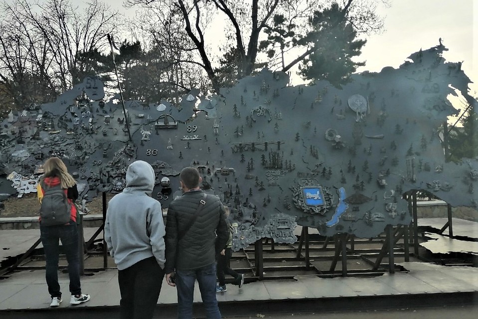Арт-объект установили в центре Севастополя.
