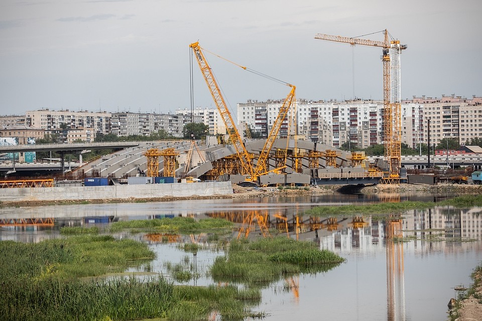 Горожане называют долгострой «рёбра»