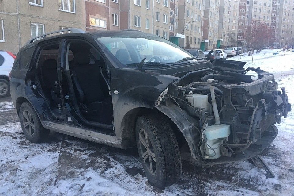 Машину разобрали подчистую. Фото: vk.com/«Подслушано в Такси/у таксистов Челябинска»