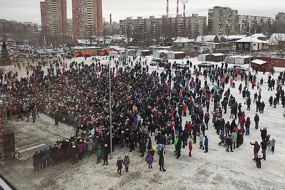 Фотографии столпотворения появились в социальных сетях.