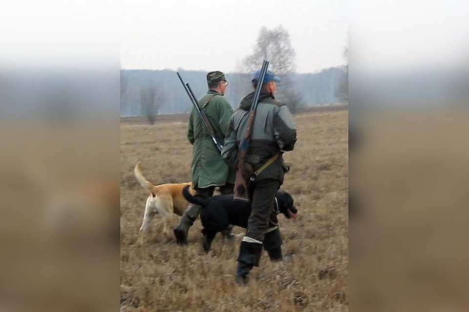 В Новосибирской области следователи возбудили уголовное дело после смерти охотника, в которого выстрелил его напарник.