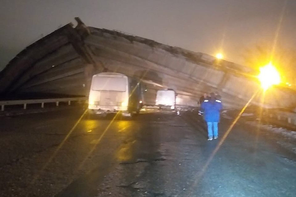 Обрушившийся мост.