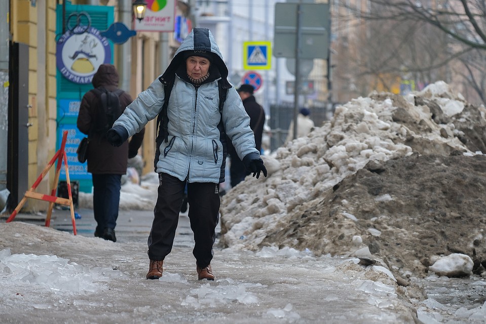 За два дня из-за гололеда пострадали 200 петербуржцев.