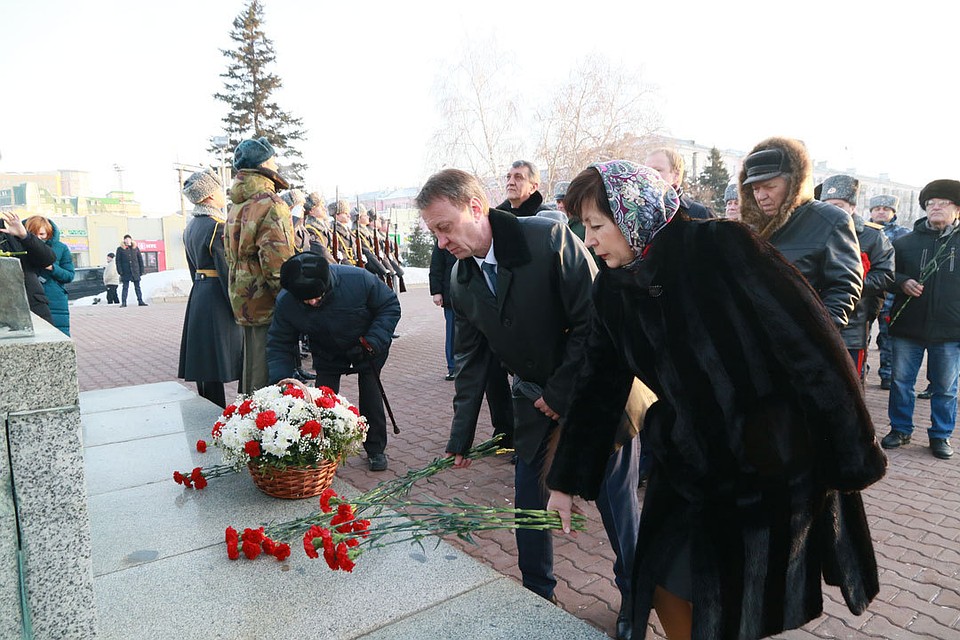 Сергей Меняйло возложил цветы на Мемориале Славы в День неизвестного солдата Фото: Олег УКЛАДОВ