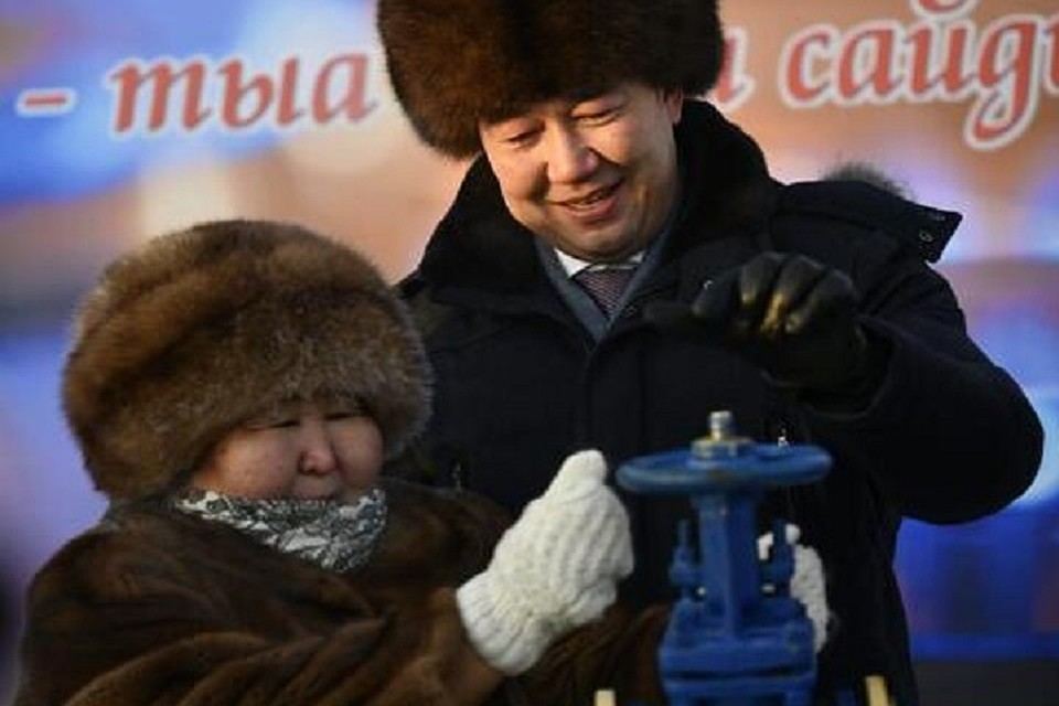 В рамках программы переселения граждан из ветхого и аварийного жилья в микрорайоне построены четыре многоквартирных каменных дома, где проживают около двухсот семей.