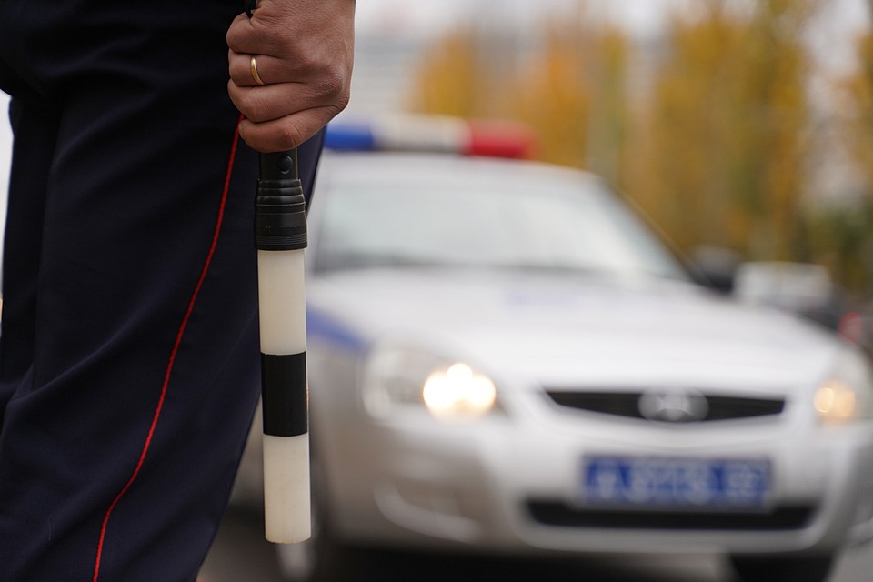 С места ДТП несовершеннолетнего водителя доставили в больницу. Сейчас полиция выясняет, откуда подросток взял автомобиль.