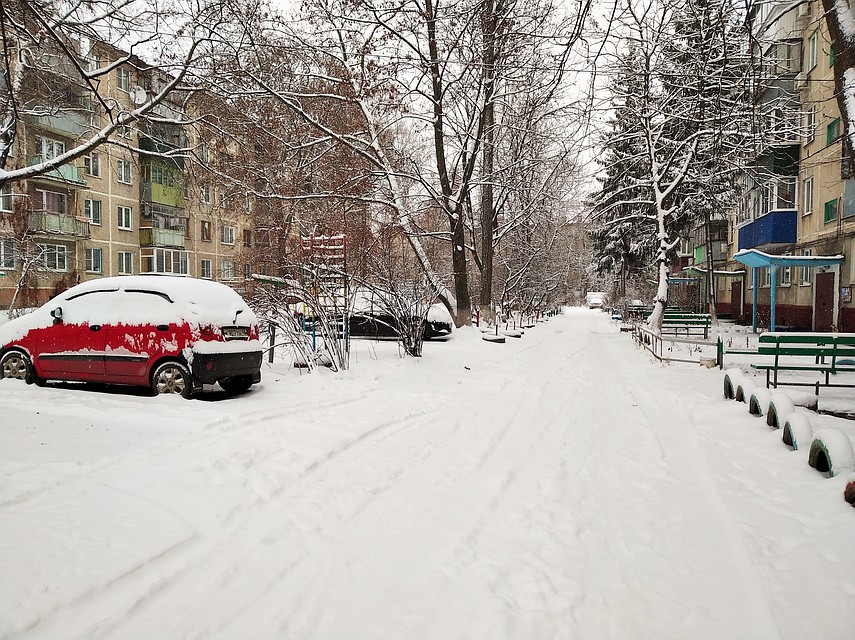 Многие автомобилисты уже привыкли парковаться, где им удобно