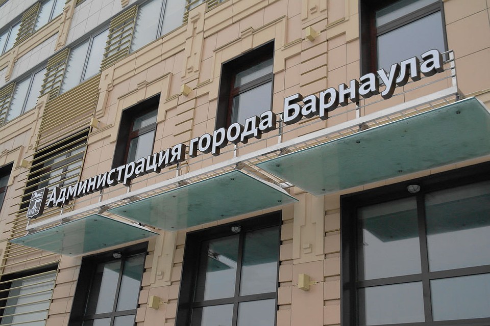 Пока документы подали двое.