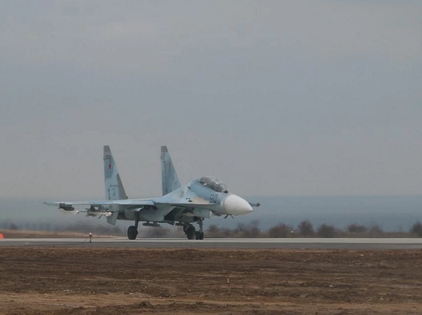 При определенных погодных условиях гражданский самолет может использовать «Бельбек» и как запасной аэродром