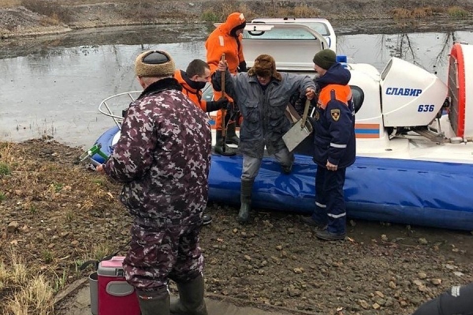 Четырех рыбаков сняли с льдины