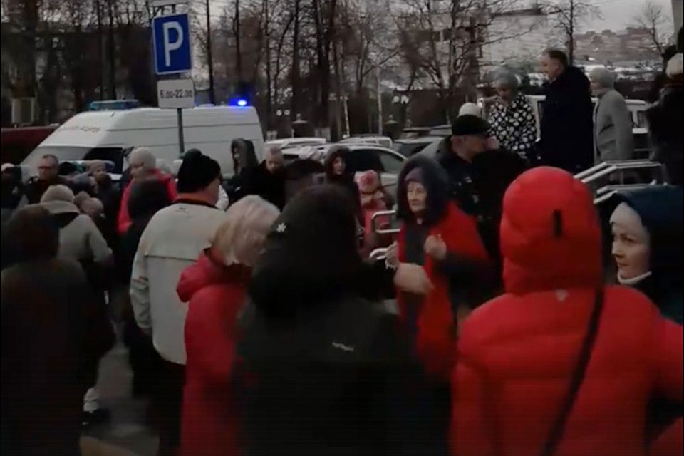 На сигнал съехались все экстренные службы Кирова. Фото: скриншот из видео Тани Кис, vk.com/zlo43