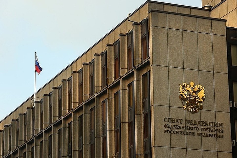 Совет Федераций поддержал идею наказывать чиновников за оскорбление граждан. Фото: Валерий Шарифулин/ТАСС
