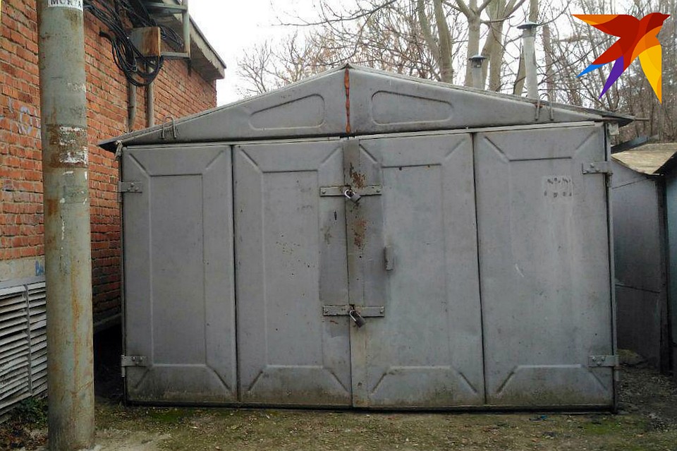 Мужчину нашли соседи.