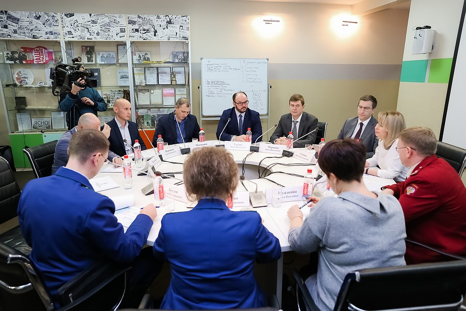11 декабря в медиагруппе «Центр» состоялся круглый стол, в котором приняли участие представители Регоператора, Правительства и Роспотребнадзора Удмуртии, а также общественные организации. ФОТО: Амир ЗАКИРОВ