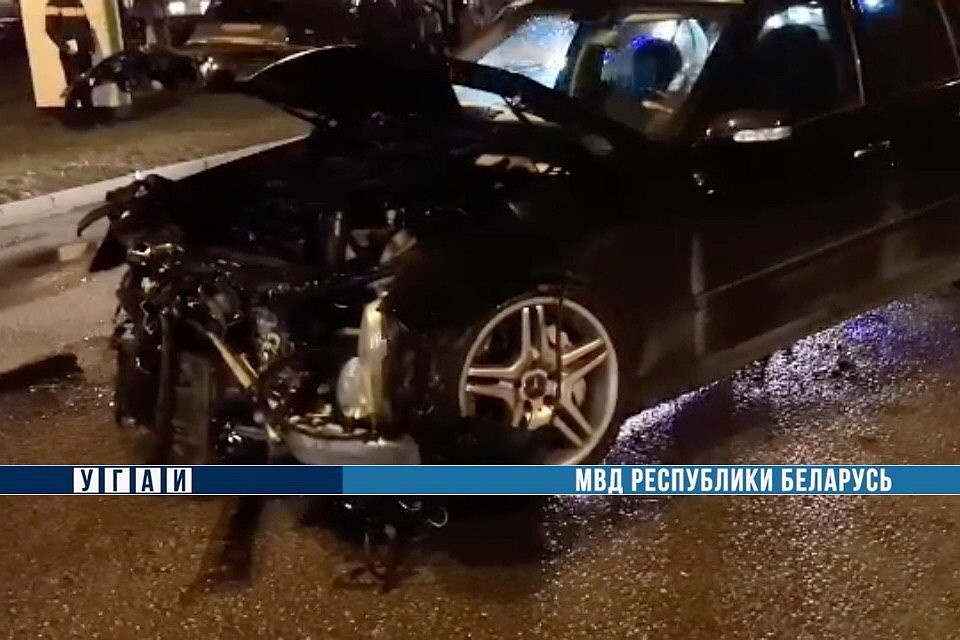 Супруги на двух машинах устроили крупную аварию в Гомеле. Фото: МВД