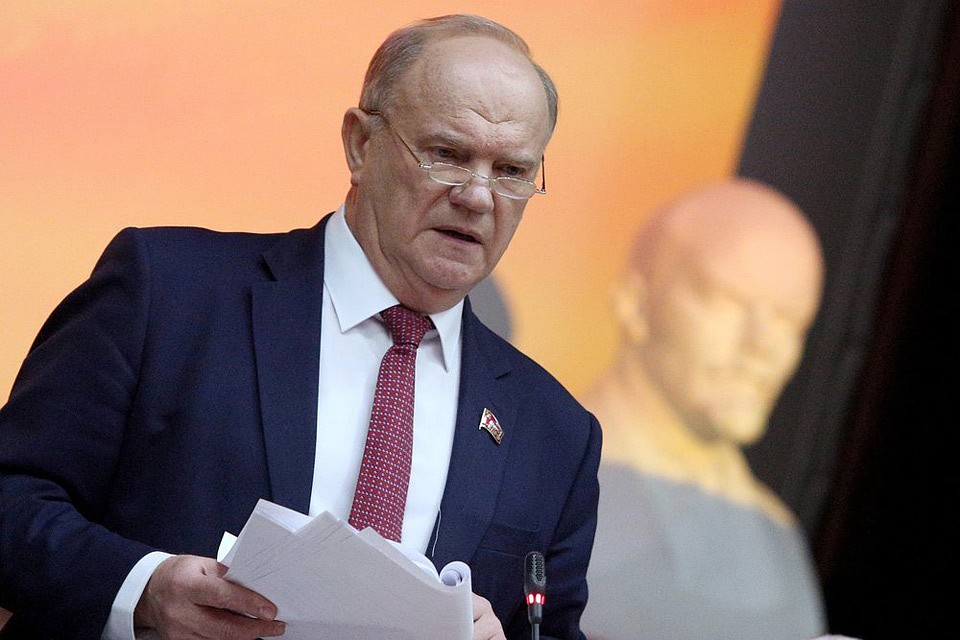 Лидер российских коммунистов Геннадий Зюганов заявил, что не исключает досрочные президентские выборы в стране.
