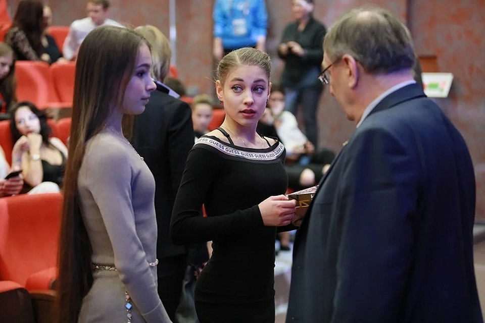 Анна Щербакова и Алена Косторная на жеребьевке в Красноярске.