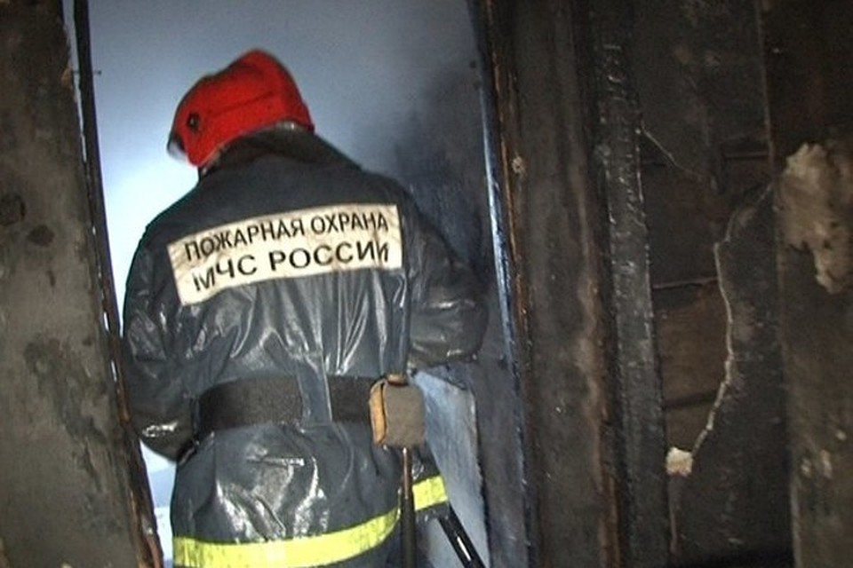 К тушению пожара привлекались 17 человек личного состава и четыре спецмашины. Фото: архив пресс-службы ГУ МЧС России по Санкт-Петербургу