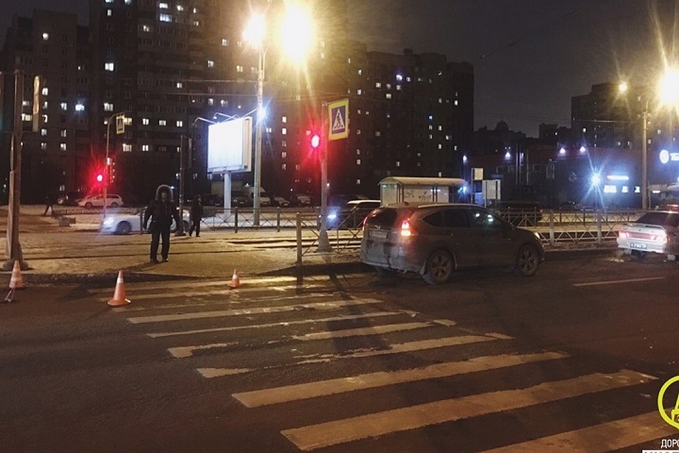 На перекрестке Камышовой и Стародеревенской улиц сбили бабушку с ребенком. Фото: vk.com/dorinspb