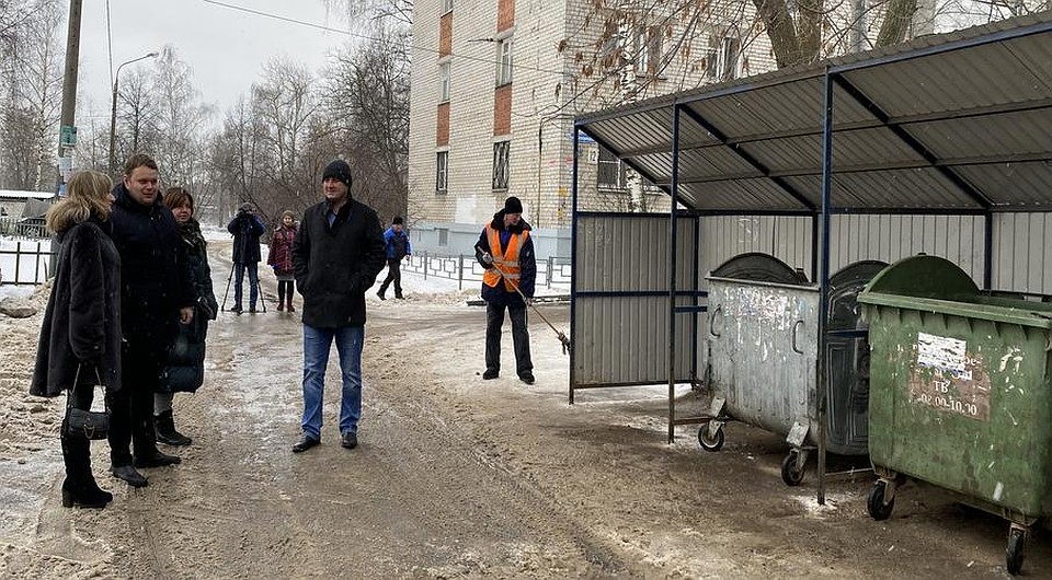 В несвоевременной уборке контейнерных площадок иногда виноваты жители окрестных домов. Фото предоставлено пресс-службой Губернатора и Правительства Нижегородской области
