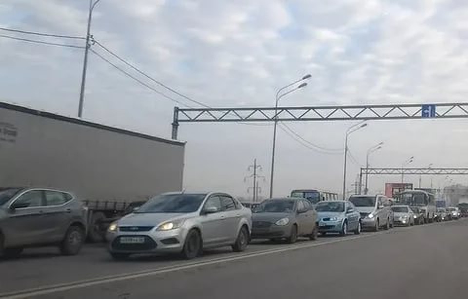Если вы стали свидетелем грубых нарушений ПДД, сообщите об этом ближайшему наряду ДПС, в дежурную часть по телефону 269-61-02 (круглосуточно) или по телефону 02