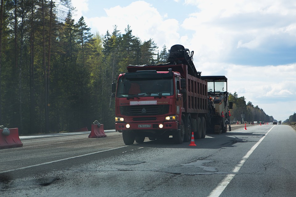 Владельцы фур заплатили за ущерб дорогам Ленобласти