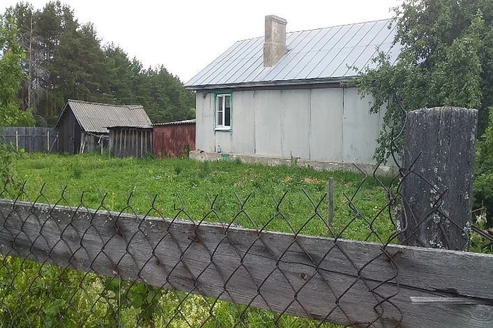 Малыша женщина родила прямо в огороде у своей подруги.