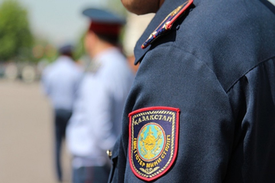 Суд приговорил нарушителя к административному аресту на 15 суток и лишению водительских прав на 7 лет.