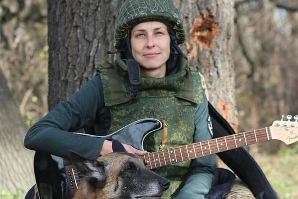 В самом аэропорту Юля не раз выступала перед бойцами. Фото: архив Юлии Чичериной