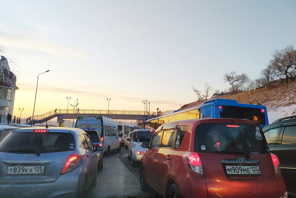 С утра движение в городе оказалось осложнено