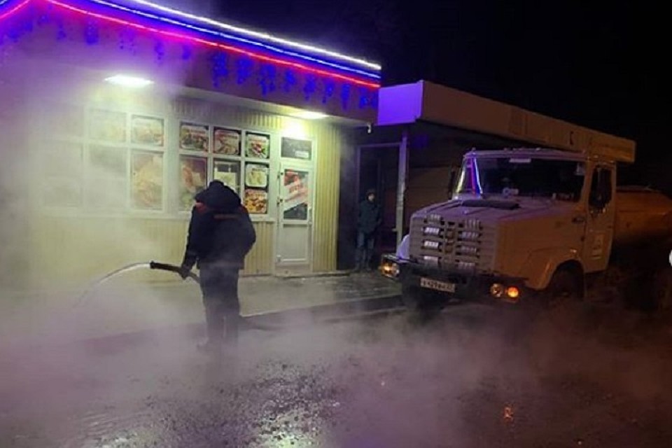 Последствия аварии ликвидировали всю ночь на 18 января. Фото: Инстаграм МЧС по Хабаровскому краю