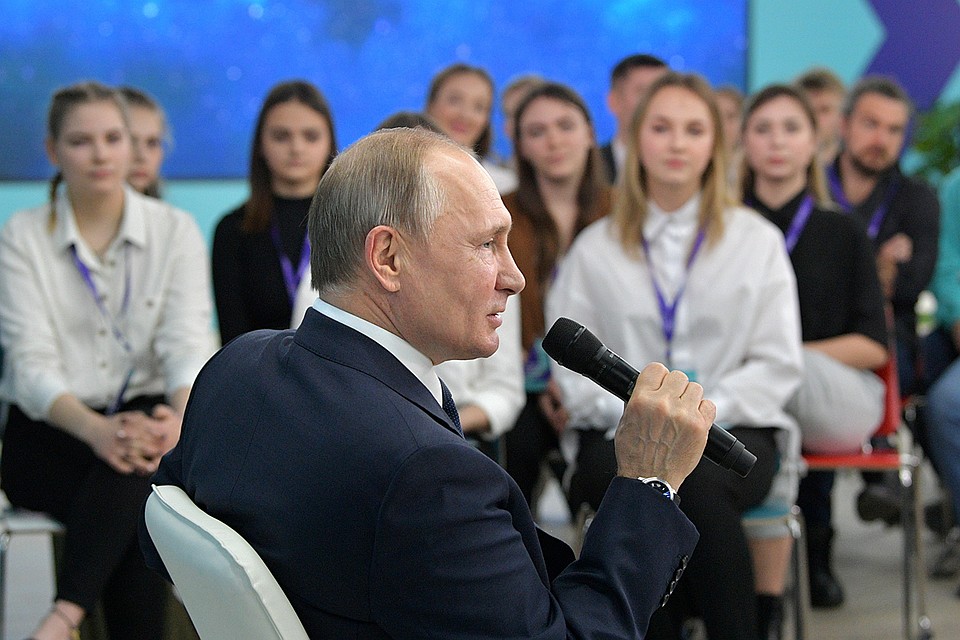 Путин прокомментировал идею использовать в России сингапурский опыт, где премьер Ли Куан Ю стал после «отставки» министром-наставником
