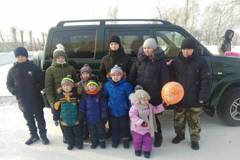 Многодетной семье в Хабаровском крае вручили автомобиль ФОТО: Министерство социальной защиты населения Хабаровского края