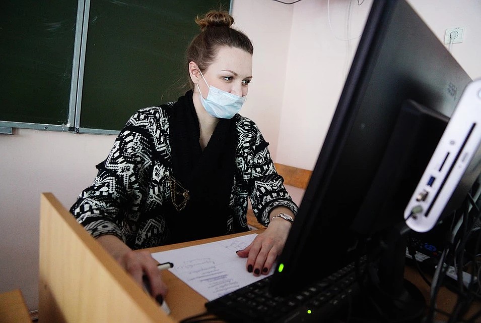 Занятий нет, но учиться придется дистанционно.