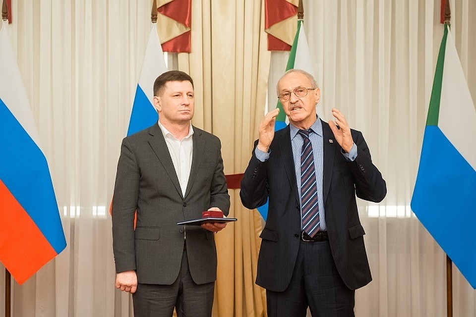 Станислав Алексеевич получил высшую журналистскую награду Хабаровского края. Фото: Ольга ЦЫКАРЕВА