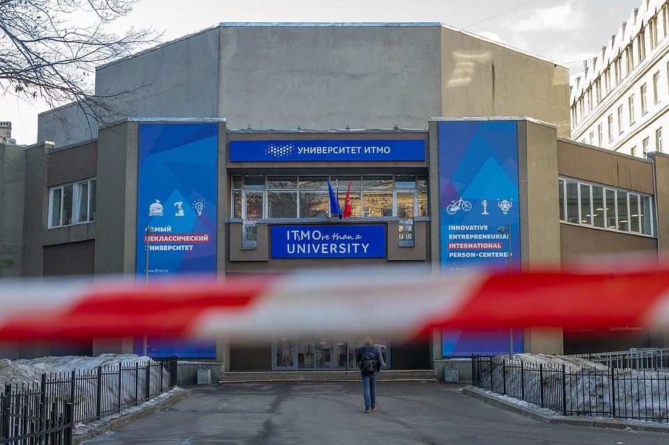 На реставрацию корпуса вузу дан срок до 11 октября 2021 года.