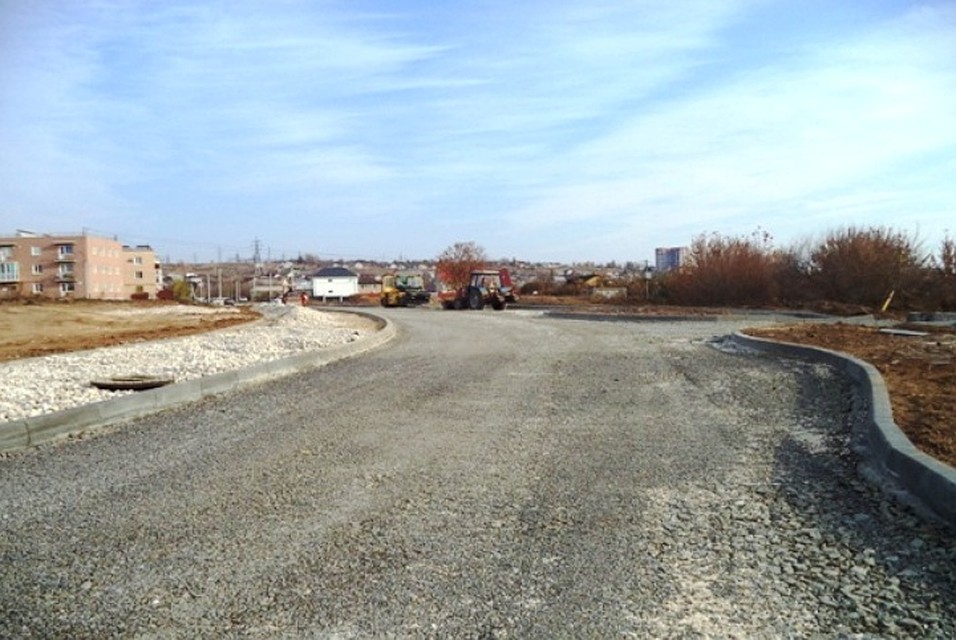 В прошлом году в микрорайоне сделали дорогу на улице Курсекова. Фото: АВО
