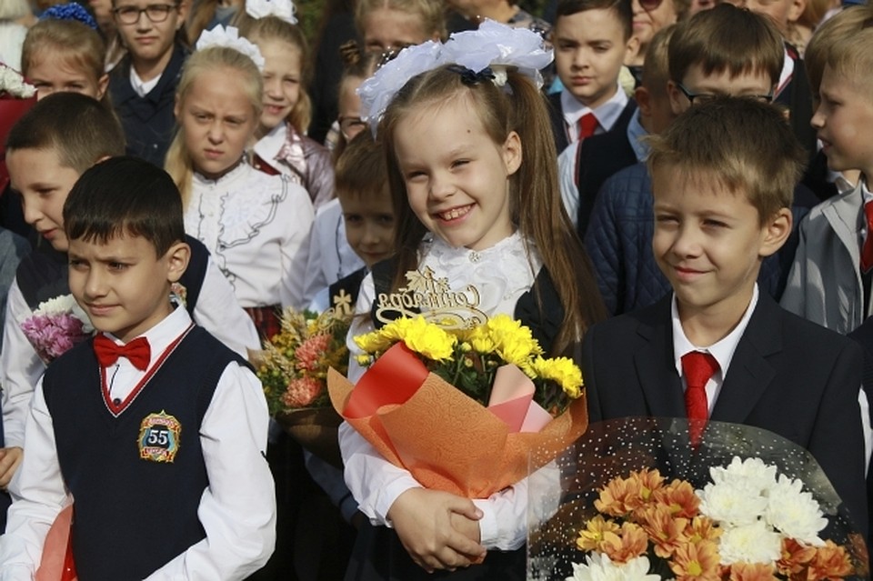 Из 16 тысяч будущих первоклашек 2 тысячи уже подали заявления.