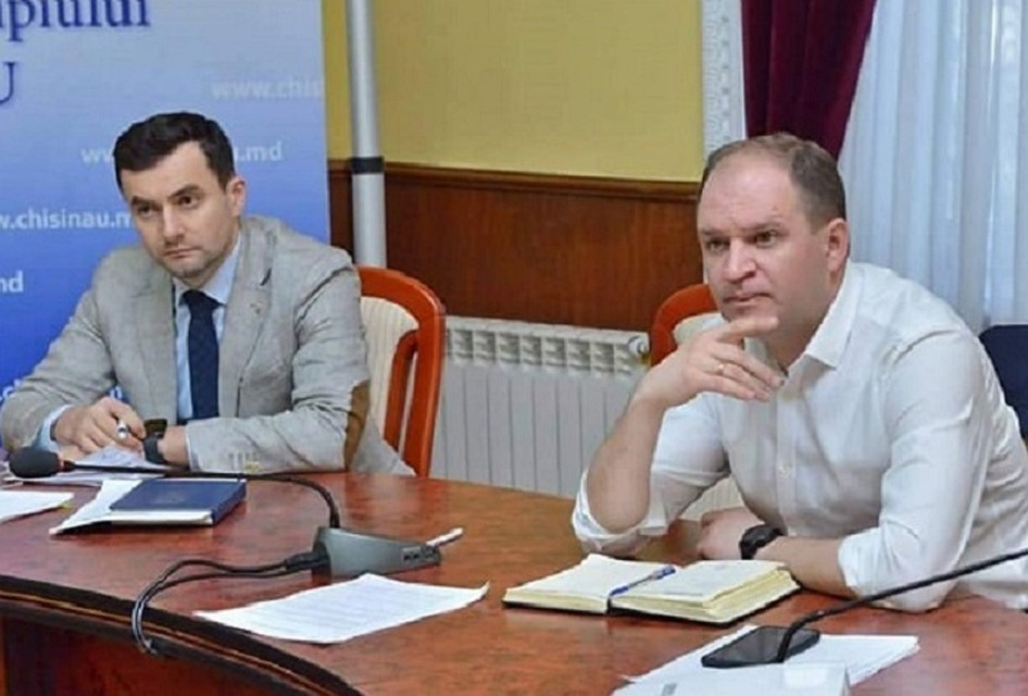 Ион Чебан отметил, что гаражи будут демонтированы и вывезены, а на их месте предлагается обустроить парковки. Фото: aif.md