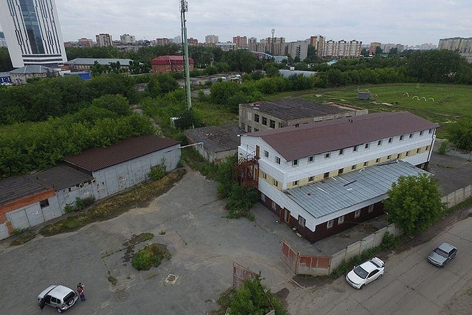 В Тюмени не могут найти покупателей на коммерческий объект с гаражом и арочником. Фото: департамент имущественных отношений Тюменской области