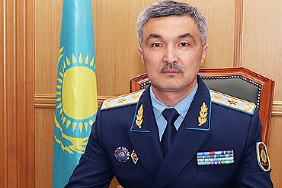 Службу в органах прокуратуры начал в 1991 году.