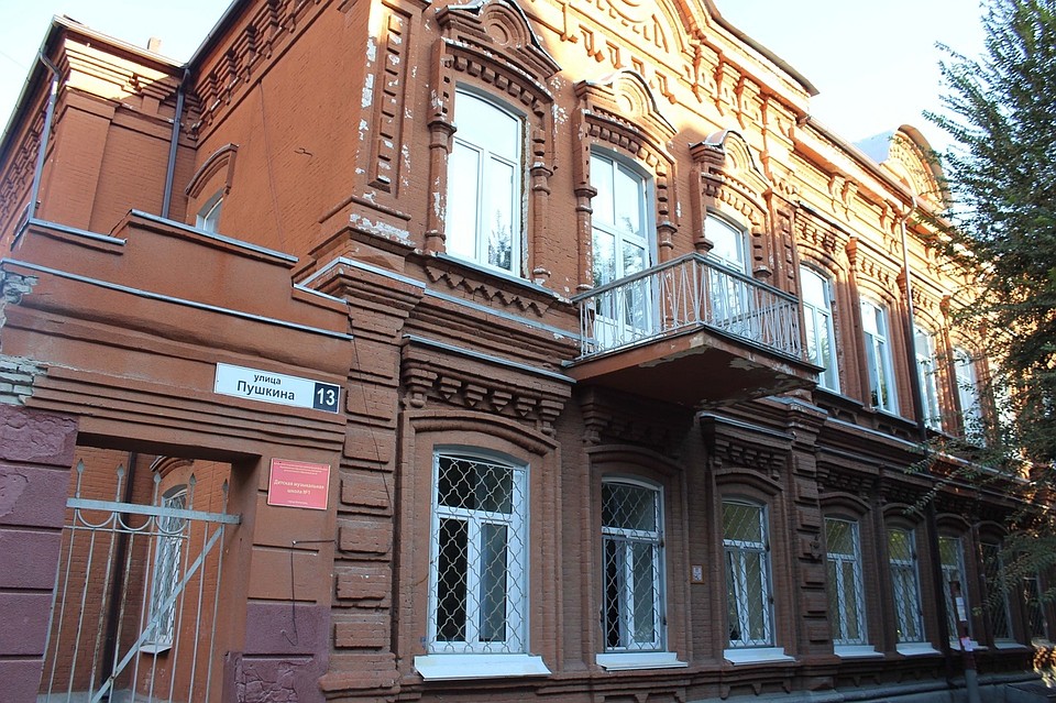 Трубу с кипятком прорвало в музыкальной школе. Фото: сайт школы