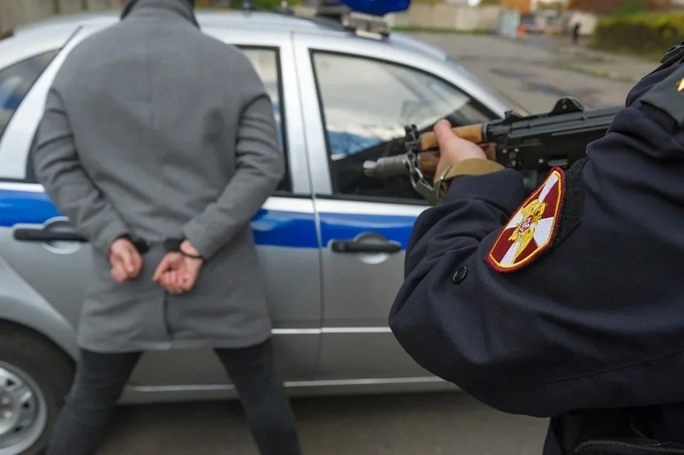 В Ленобласти задержали полицейских, которых подозревают в похищении человека и вымогательстве.
