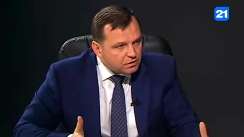 Андрей Нэстасе требует заменить фотографии молдавского президента крестами