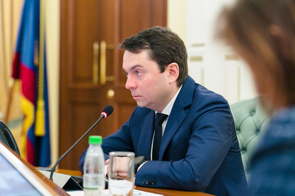 Андрей Чибис рсапорядился почистить проблемный проезд. Фото: Правительство Мурманской области